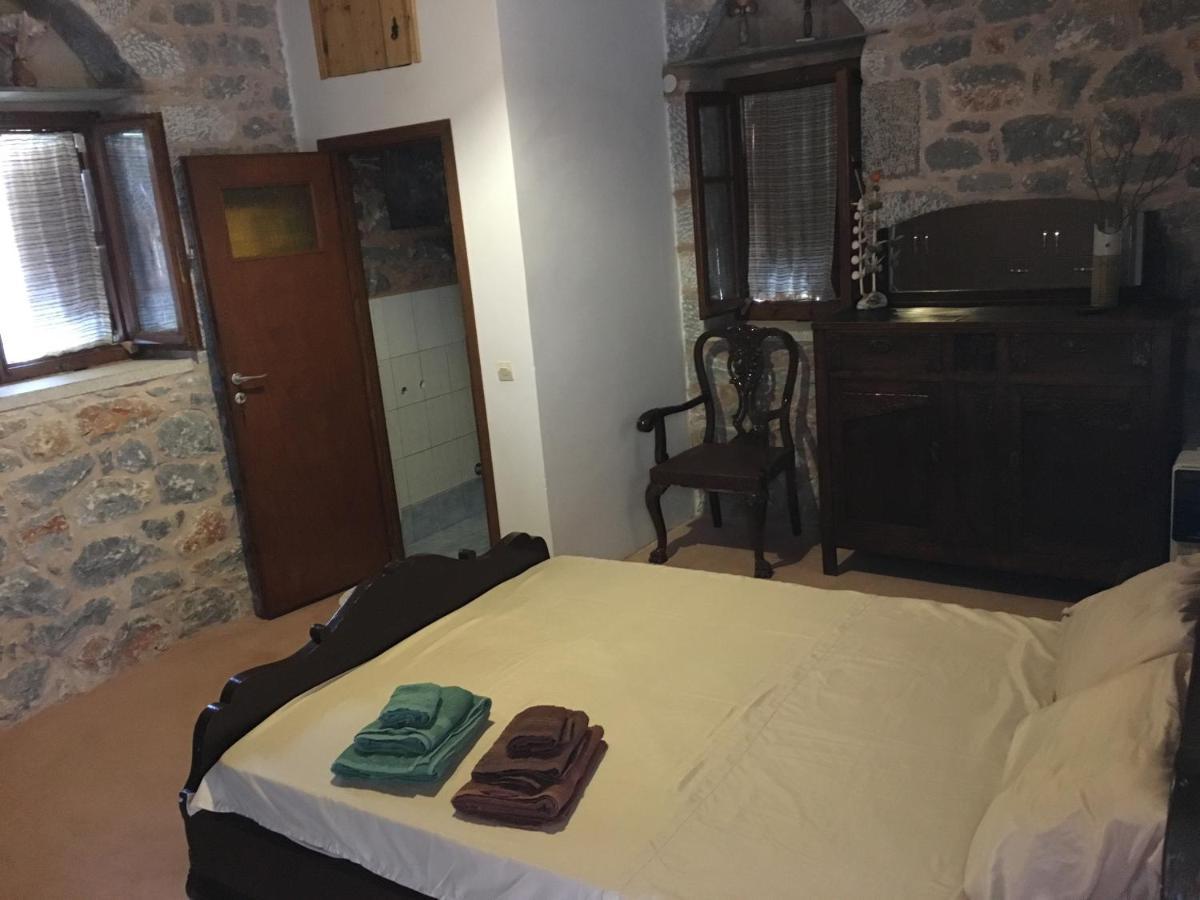 γαλήνη στα πιο άγρια τοπία της μάνης * Λάγια