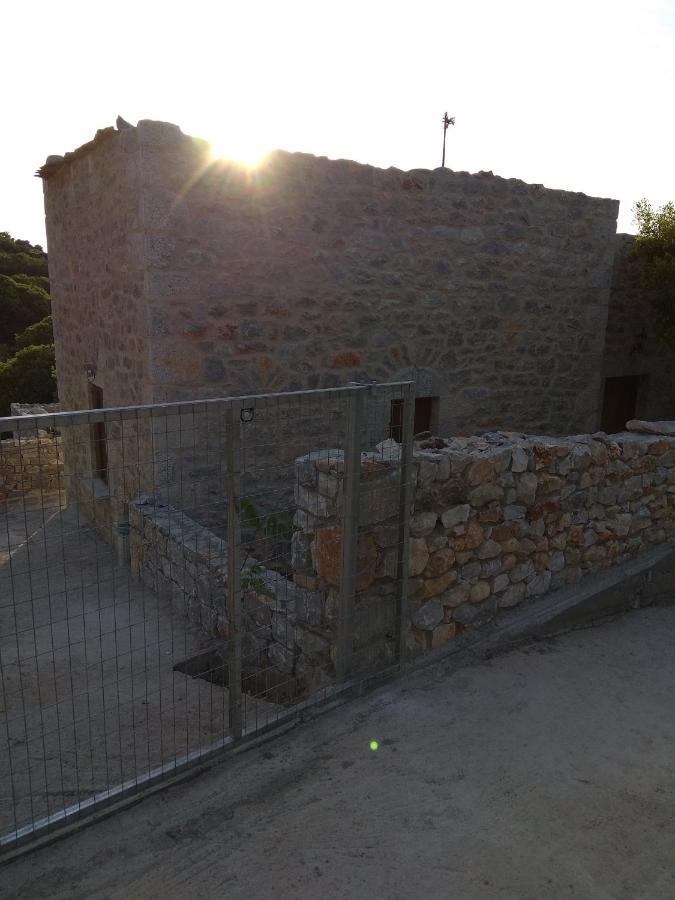 γαλήνη στα πιο άγρια τοπία της μάνης Λάγια